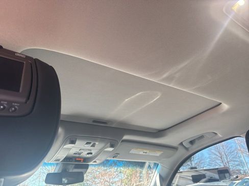 Used 2017 Cadillac Escalade Luxury image 18