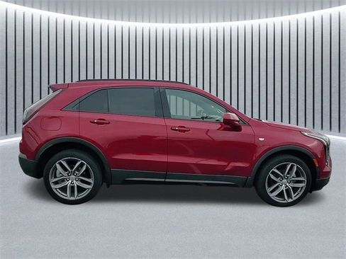 Used 2019 Cadillac XT4 Sport image 2