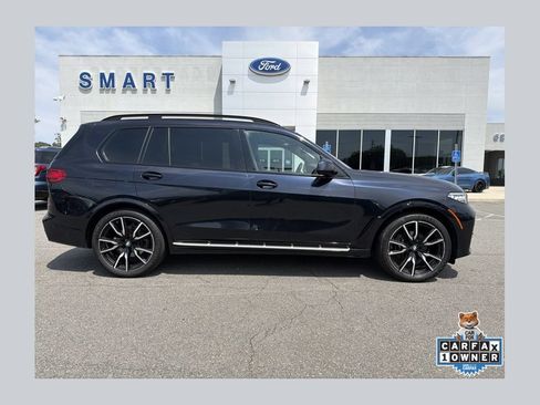 Used 2022 BMW X7 xDrive40i w/ M Sport Package AWD/4WD image 1