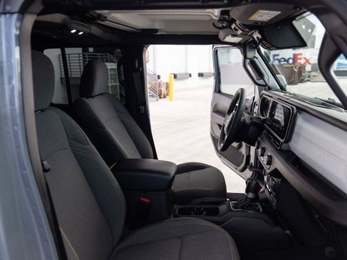 Used 2024 Jeep Wrangler Unlimited Sport AWD/4WD image 34
