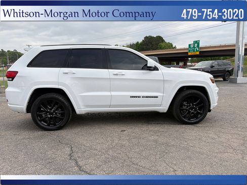 Used 2020 Jeep Grand Cherokee Altitude AWD/4WD image 4