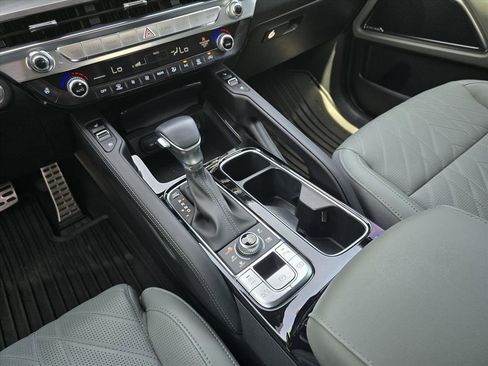 Used 2024 Kia Telluride SX Prestige X-Pro AWD/4WD image 16