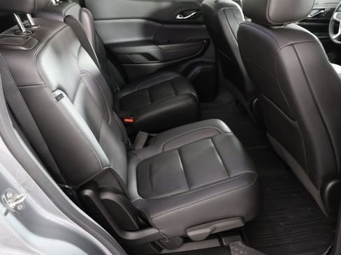 Used 2023 GMC Acadia SLT w/ Elevation Edition image 24