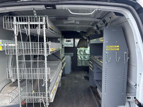 Used 2012 Chevrolet Express 2500 RWD image 16