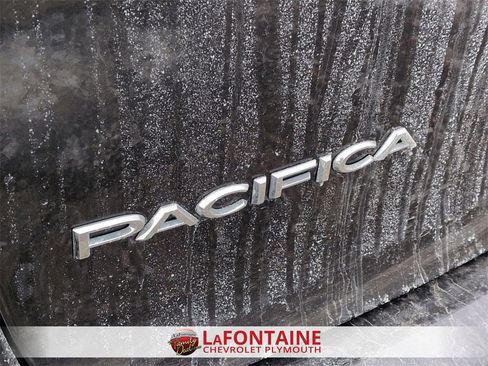 Used 2023 Chrysler Pacifica Limited image 32