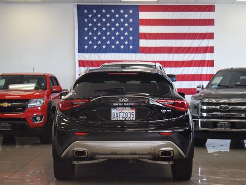 Used 2018 INFINITI QX30 Premium w/ Navigation Package AWD/4WD image 21