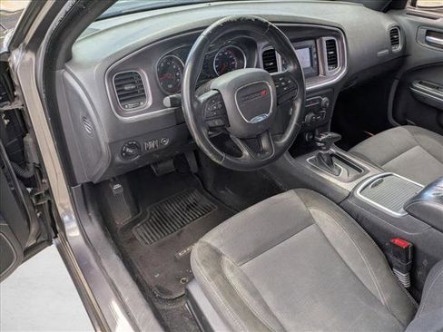 Used 2015 Dodge Charger SE w/ Sport Appearance Group image 9