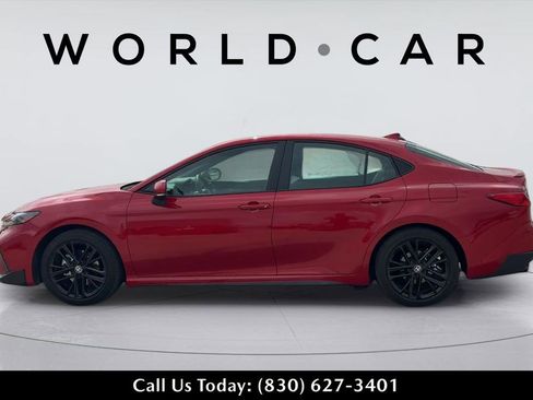 Used 2026 Toyota Camry Hybrid image 3