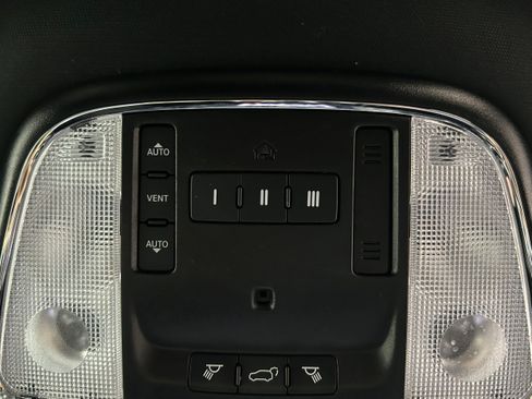 Used 2020 Jeep Grand Cherokee Limited w/ Premium Lighting Group AWD/4WD image 30