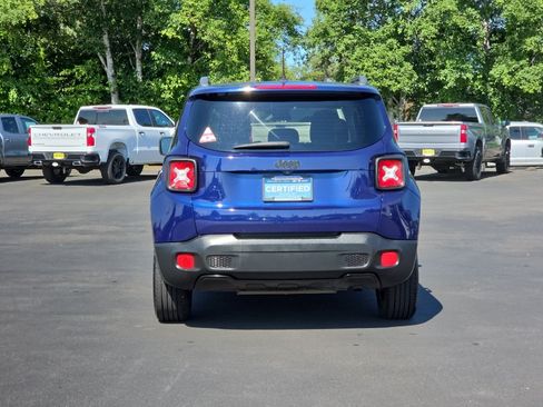 Used 2017 Jeep Renegade Altitude FWD image 8