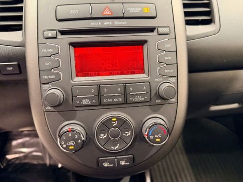 Used 2013 Kia Soul + FWD image 19