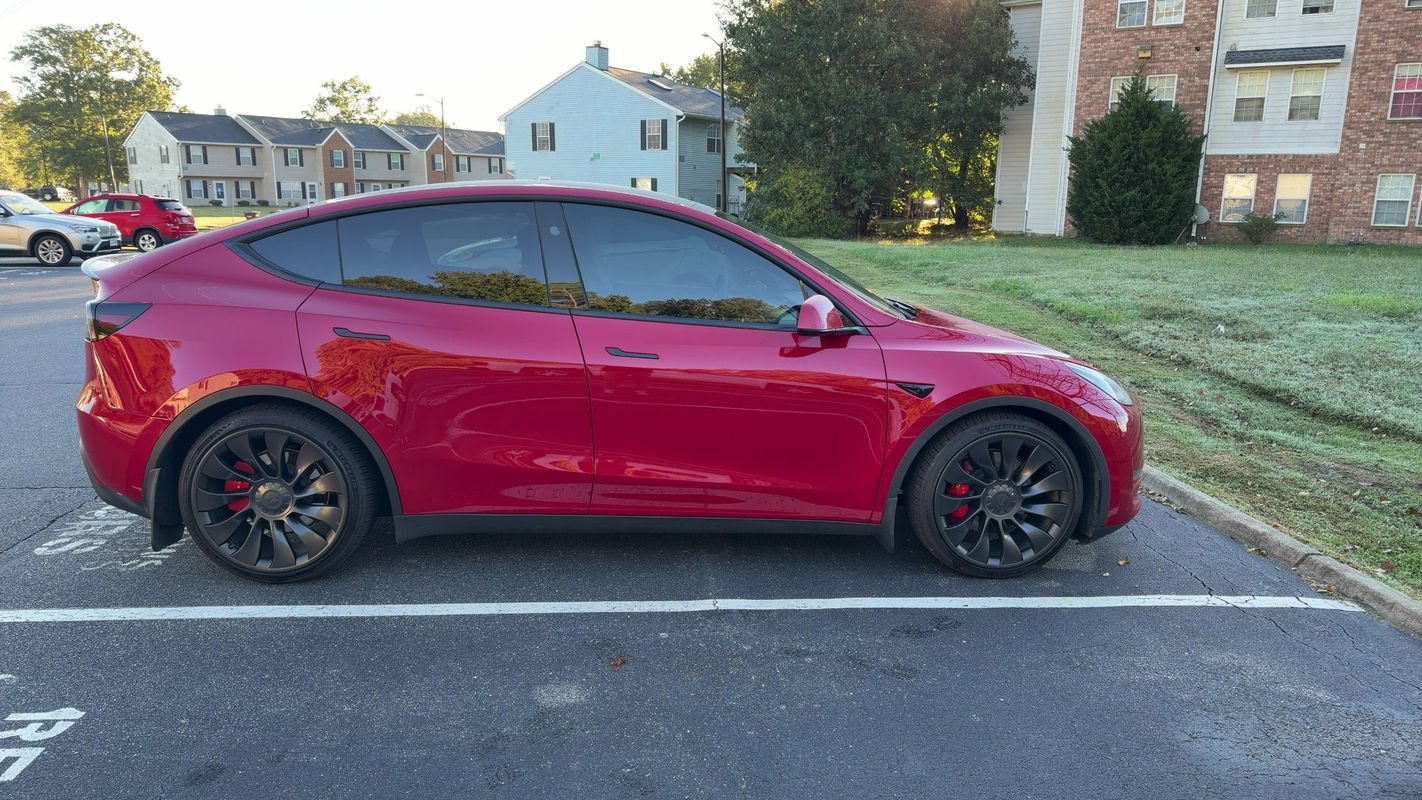 Used 2023 Tesla Model Y Performance AWD/4WD image 3