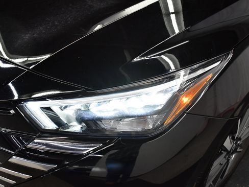 Used 2025 Nissan Versa SV image 29