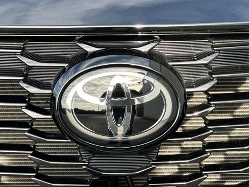 Used 2024 Toyota Highlander XSE FWD image 39