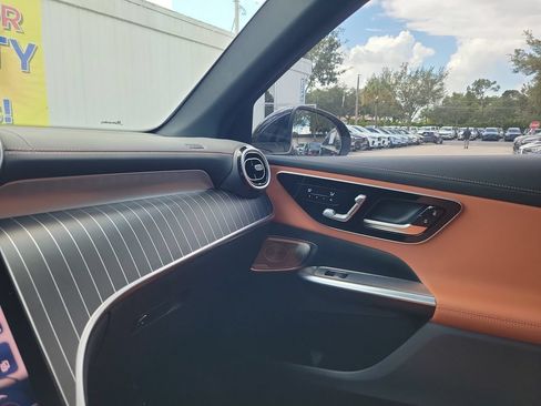 Used 2023 Mercedes-Benz GLC 300 image 28