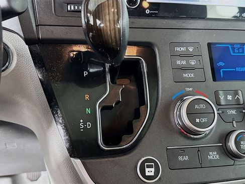 Used 2020 Toyota Sienna XLE Premium image 22