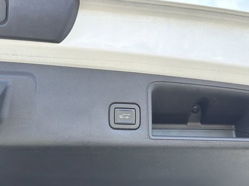 Used 2021 GMC Terrain SLE w/ Driver Convenience Package image 16