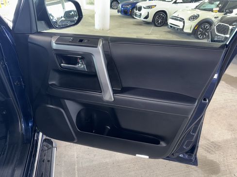 Used 2022 Toyota 4Runner Limited RWD image 9
