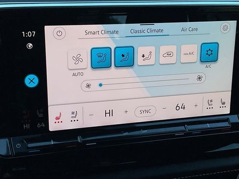 Used 2024 Volkswagen Atlas Cross Sport SE image 29