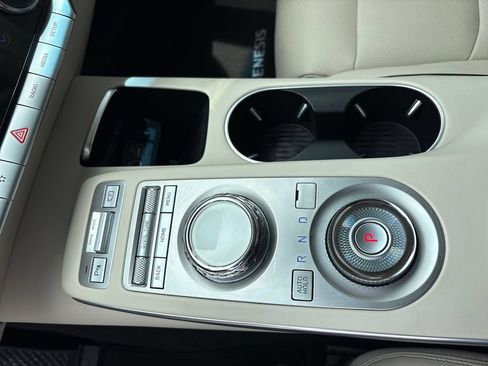 Used 2023 Genesis GV70 2.5T w/ Advanced Package AWD/4WD image 24