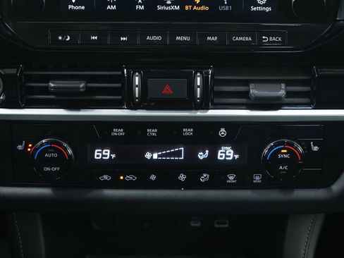 Used 2023 Nissan Pathfinder SL w/ SL Premium Package image 16