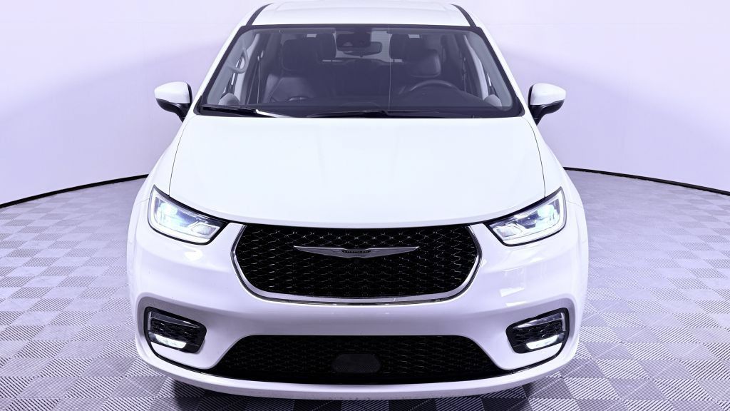 Used 2023 Chrysler Pacifica Touring-L FWD image 7