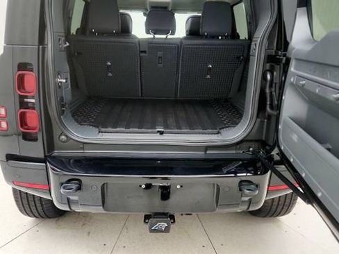 Used 2024 Land Rover Defender 110 X-Dynamic SE AWD/4WD image 26