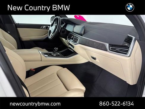 Used 2022 BMW X5 xDrive40i w/ Premium Package AWD/4WD image 18