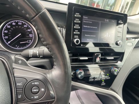 Used 2024 Toyota Camry SE w/ Cold Weather Package FWD image 21