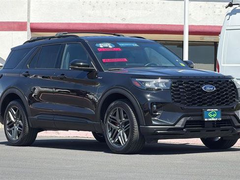 Used 2025 Ford Explorer ST-Line w/ ST-Line Street Pack AWD/4WD image 2