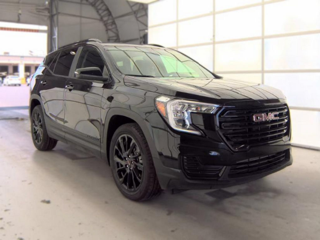 Used 2024 GMC Terrain SLE w/ Driver Convenience Package AWD/4WD image 4