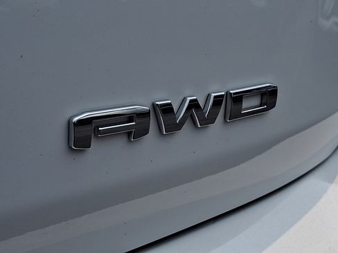 Used 2024 GMC Terrain SLT AWD/4WD image 31