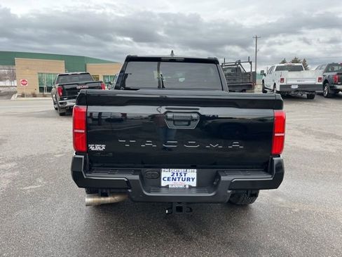 Used 2025 Toyota Tacoma TRD Off-Road AWD/4WD image 9