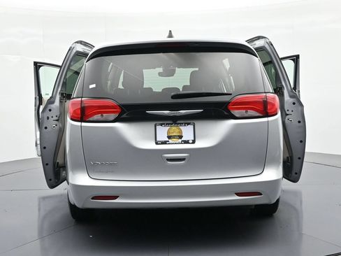 Used 2023 Chrysler Voyager LX FWD image 25