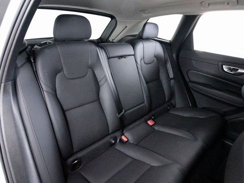 Certified 2025 Volvo XC60 B5 Plus image 24