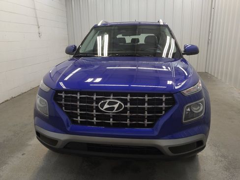 Used 2025 Hyundai Venue Limited FWD image 15