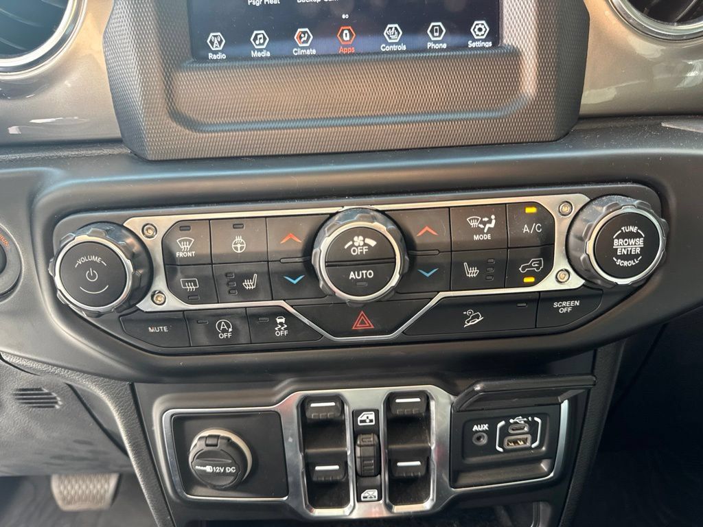 Used 2020 Jeep Wrangler Unlimited Sahara w/ Cold Weather Group AWD/4WD image 16