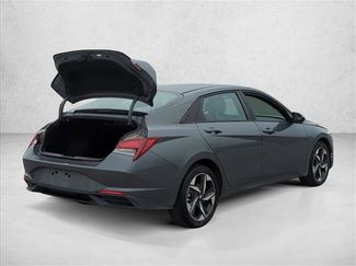 Used 2023 Hyundai Elantra SEL w/ Convenience Package video 2