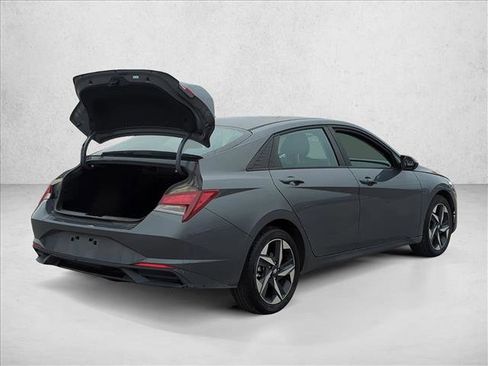 Used 2023 Hyundai Elantra SEL w/ Convenience Package image 2