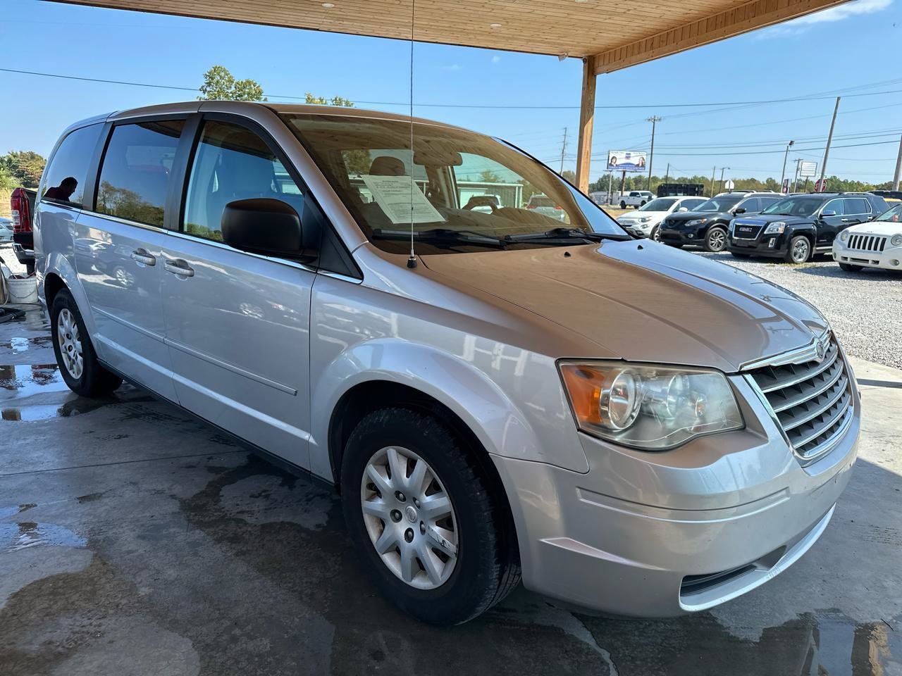 Used 2009 Chrysler Town & Country LX w/ PWR Convenience Group FWD image 19