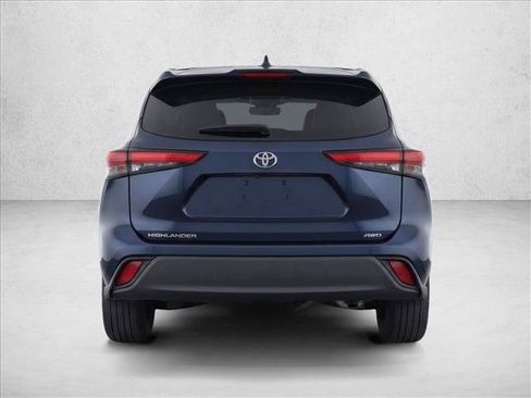 Used 2020 Toyota Highlander L AWD/4WD image 6