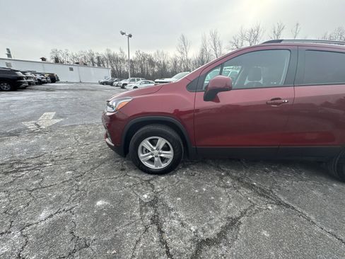Used 2022 Chevrolet Trax LT w/ LT Convenience Package image 34