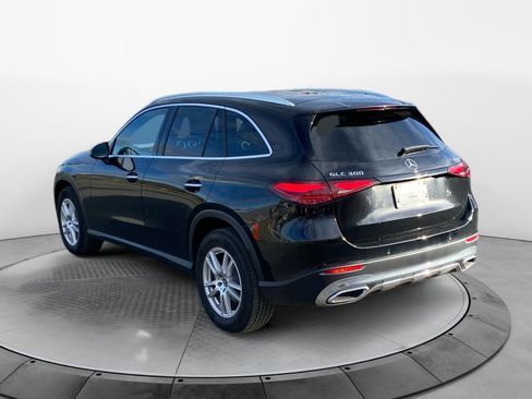 Used 2025 Mercedes-Benz GLC 300 4MATIC image 5