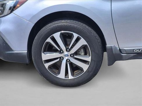 Used 2018 Subaru Outback 2.5i Limited AWD/4WD image 6