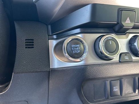 Used 2023 Toyota Tacoma SR5 AWD/4WD image 30