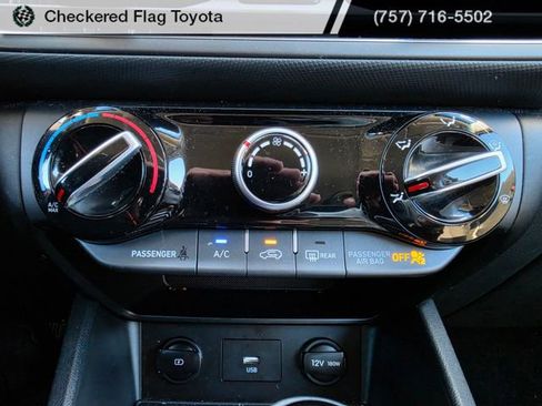 Used 2023 Hyundai Kona SEL image 17