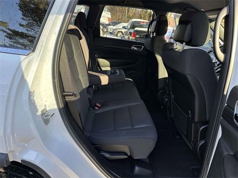 Certified 2019 Jeep Grand Cherokee Laredo image 22