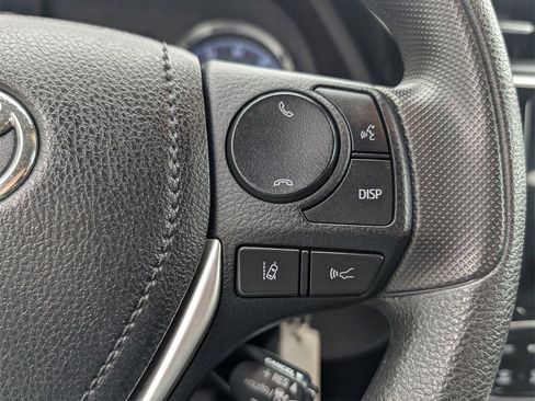 Used 2018 Toyota Corolla LE image 12