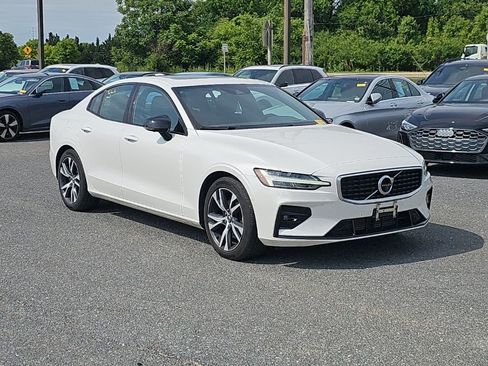 Used 2019 Volvo S60 T5 R-Design FWD image 1