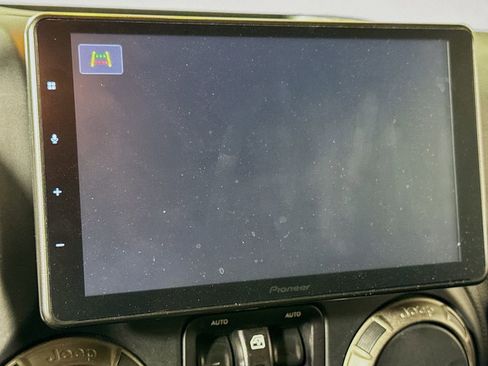 Used 2018 Jeep Wrangler Unlimited Sport image 11